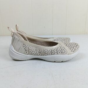 JBU by Jambu Emma Slip On Flats Size 6 Cream Shimmer Laser Cut Flowers Shoes